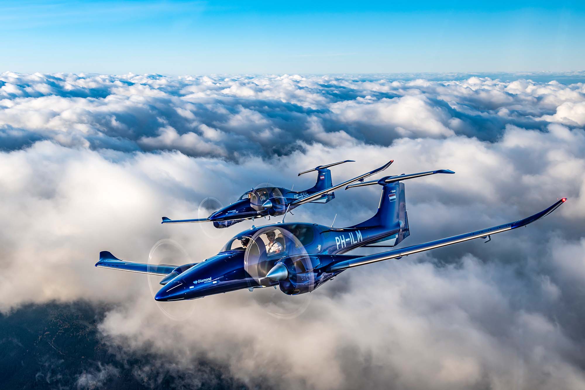 FLYTE ライト マンハッタン manhattan walnut chrome Flynama Walnut Mdf Modern Coffee Table L-119292 at Lowes.com